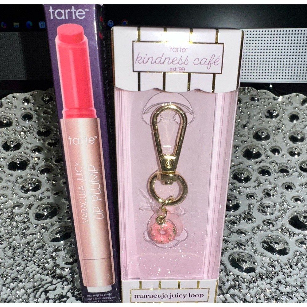 NIB Tarte Full Size Maracuja Lip Plump in Cherry Crush With Bonus Donut Charm
